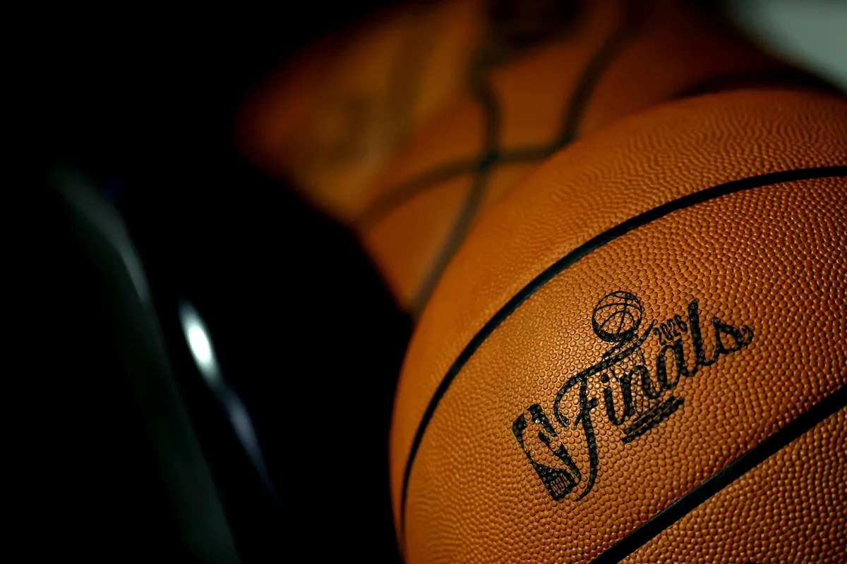 Larry O'Brien Trophy decal returning to Knicks, Spurs courts for 1st time since 2009 takes center stage