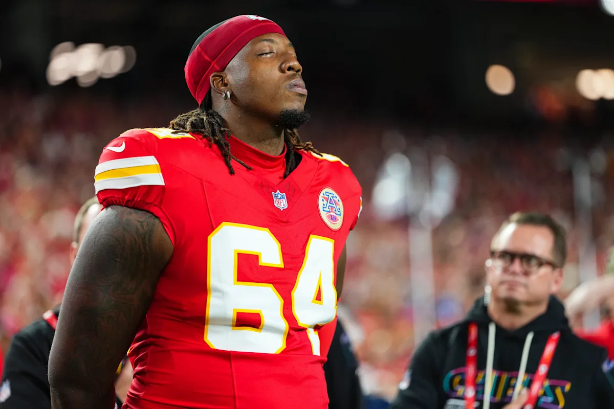 Falcons reportedly acquire OT Wanya Morris from Chiefs for 2027 6th-round pick takes center stage