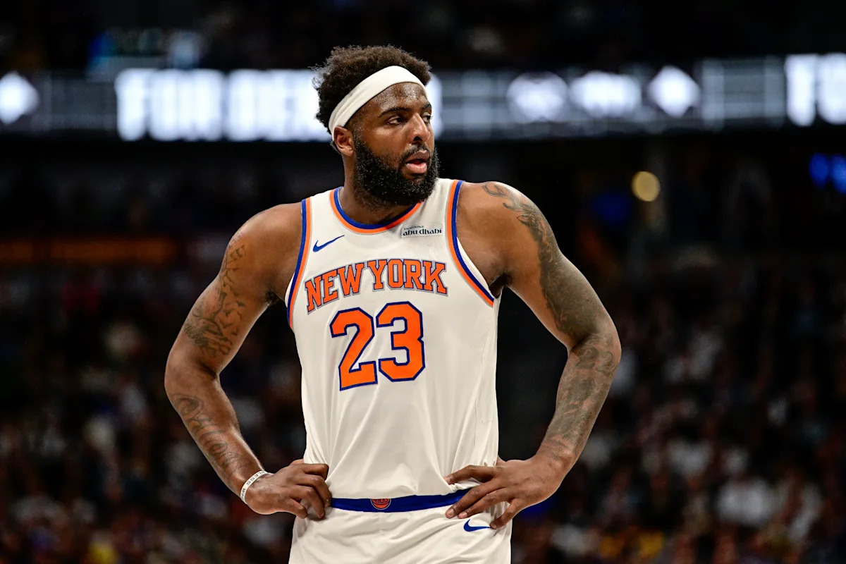 Knicks' Mitchell Robinson reportedly suffered broken pinky, recovery timeline unclear takes center stage
