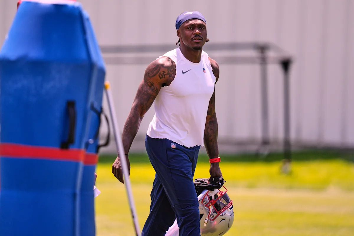 A.J. Brown reveals he's had Patriots rug in his house for years -- including while with Eagles creates buzz