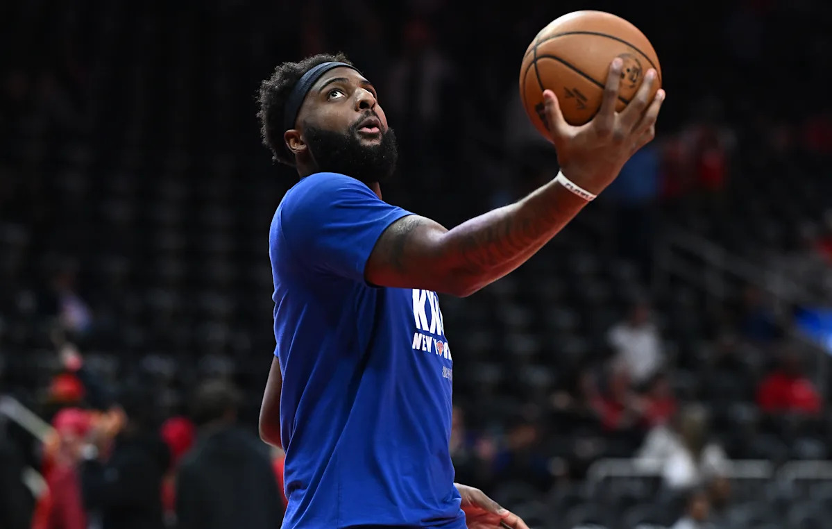 Knicks' Mitchell Robinson reportedly suffered broken pinky -- recovery timeline unclear making waves