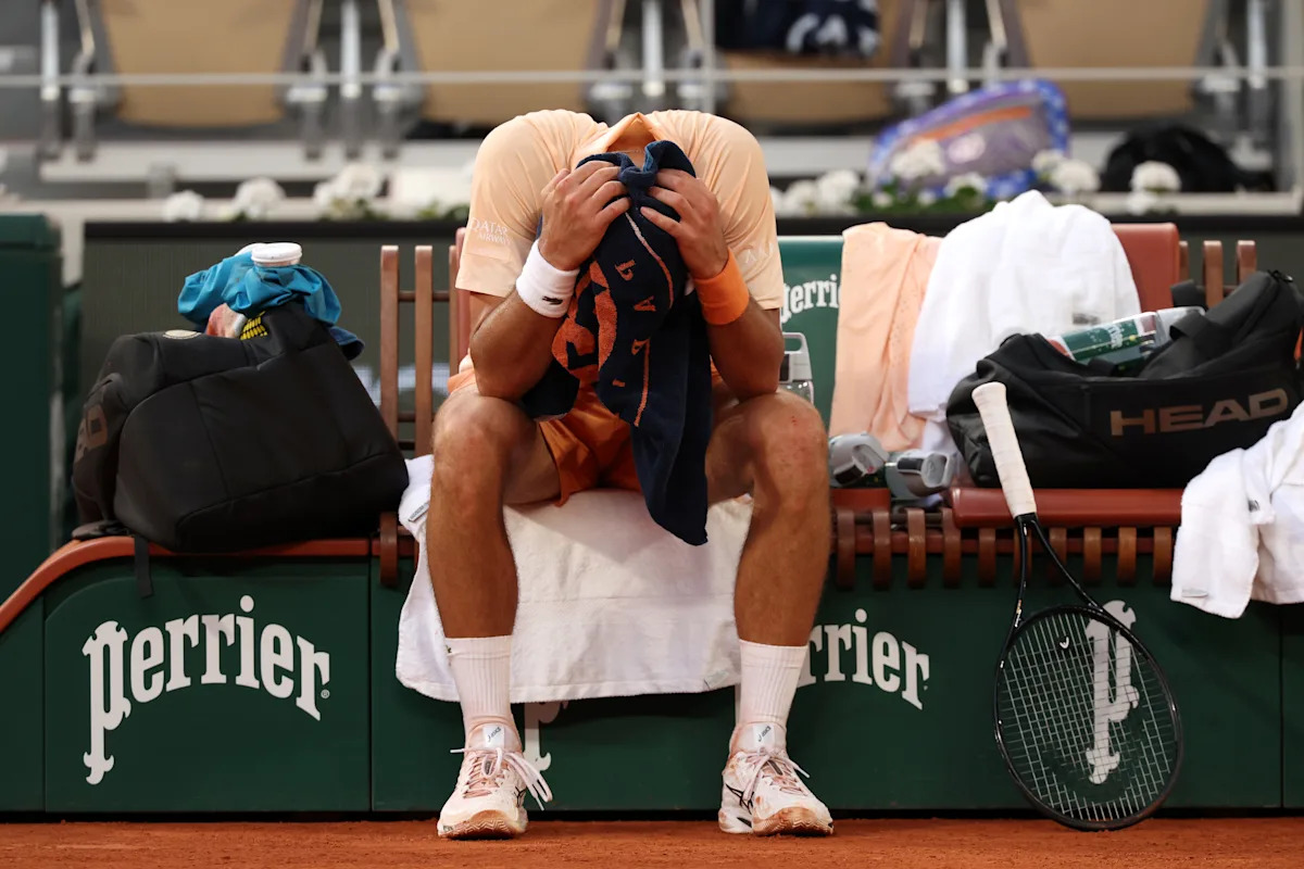 Novak Djokovic blows 2- set lead, ousted at French Open creates buzz
